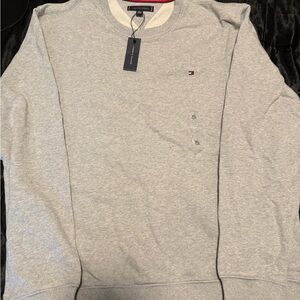 Tommy Hilfiger Men's Light Gray Crewneck Sweater